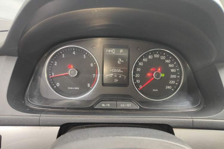 Used Volkswagen Gran Lavida 2013 1.4 TSI Automatic Comfort Model Instrument Cluster