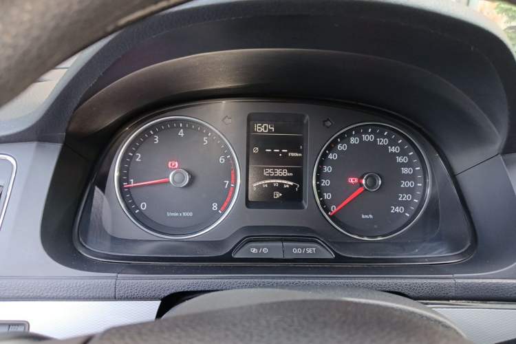 Used Volkswagen Gran Lavida 2013 1.4 TSI Manual Comfort Model Instrument Cluster