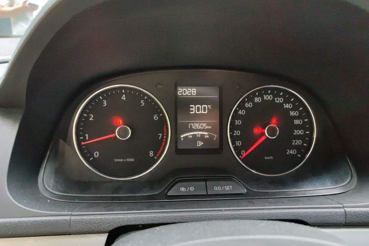 Used Volkswagen Gran Lavida 2013 1.6L Manual Comfort Model Instrument Cluster