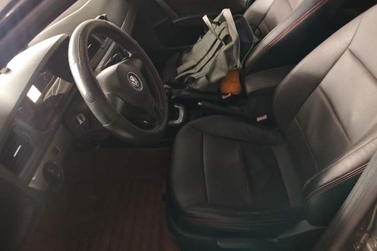 Used Volkswagen Gran Lavida 2013 1.6L Manual Fashion Model Left Front Seat