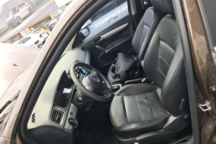 Used Volkswagen Gran Lavida 2013 1.6L Automatic Comfort Model Left Front Seat