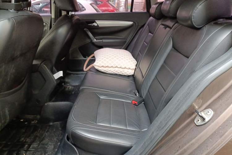 Used Volkswagen Gran Lavida 2013 1.4 TSI Automatic Comfort Model Left Rear Seat