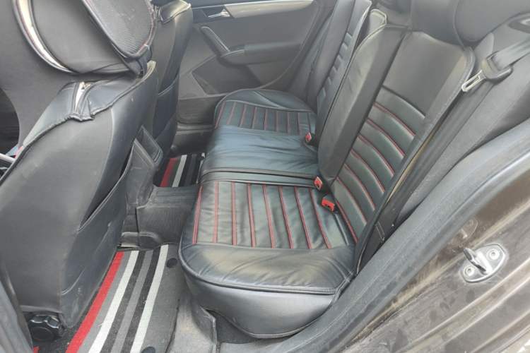 Used Volkswagen Gran Lavida 2013 1.6L Manual Fashion Model Left Rear Seat