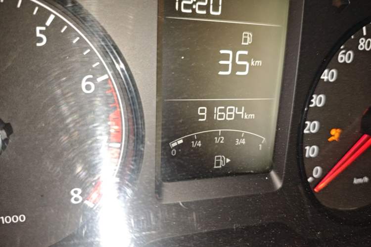 Used Volkswagen Gran Lavida 2013 1.6L Manual Fashion Model Odometer Close Up