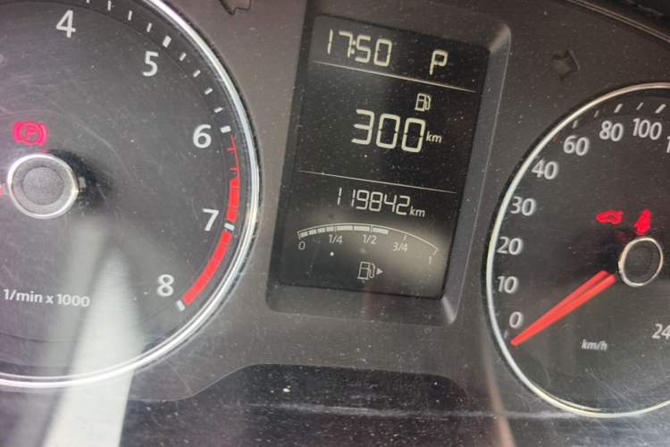 Used Volkswagen Gran Lavida 2013 1.6L Automatic Comfort Model Odometer Close Up