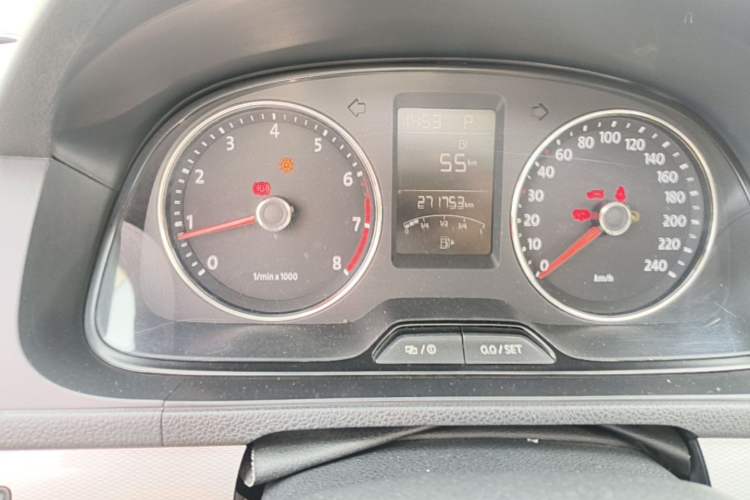 Used Volkswagen Gran Lavida 2013 1.6L Automatic Comfort Model Odometer Close Up