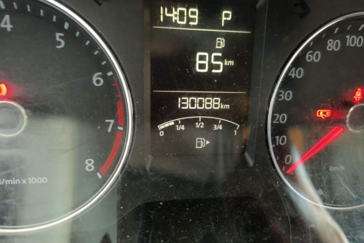 Used Volkswagen Gran Lavida 2013 1.4 TSI Automatic Comfort Model Odometer Close Up