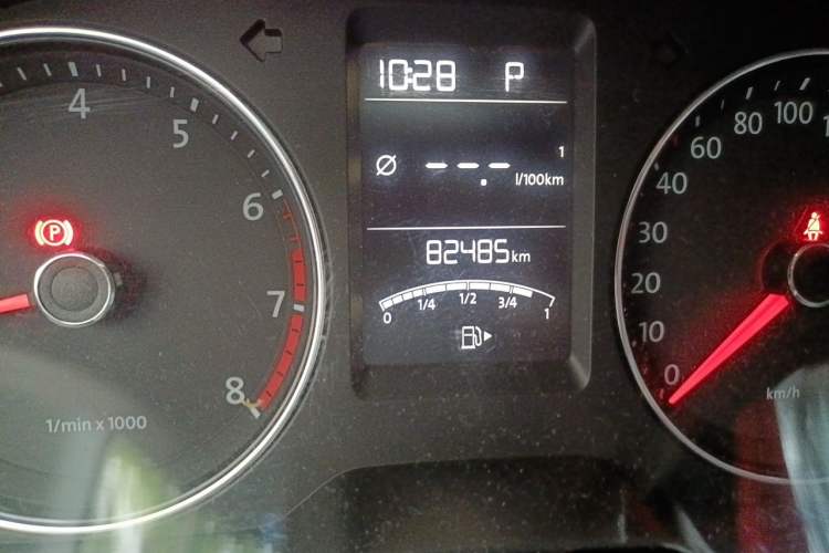 Used Volkswagen Gran Lavida 2013 1.4 TSI Automatic Comfort Model Odometer Close Up
