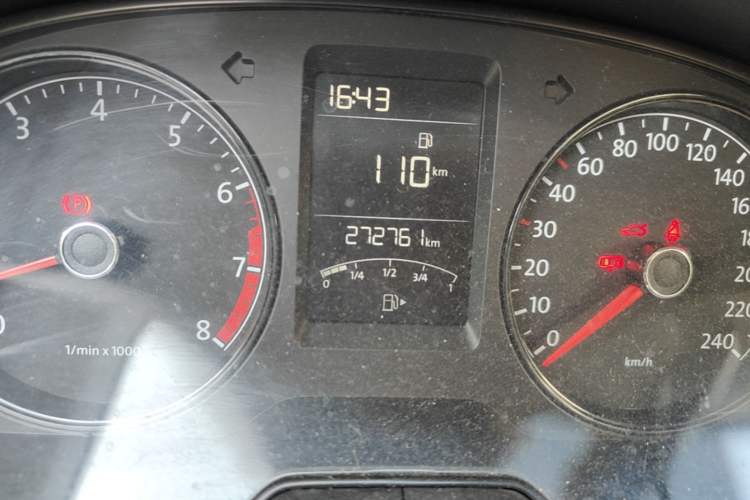 Used Volkswagen Gran Lavida 2013 1.6L Manual Fashion Model Odometer Close Up