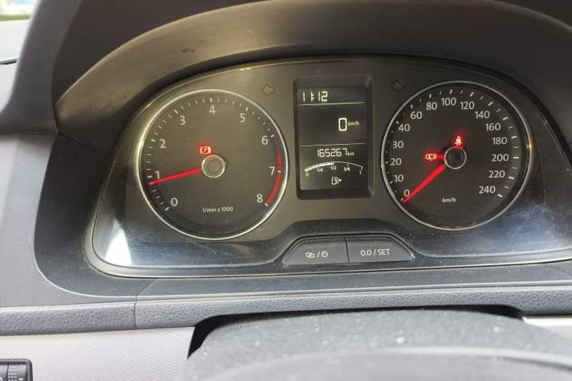Used Volkswagen Gran Lavida 2013 1.6L Manual Comfort Model Odometer Close Up