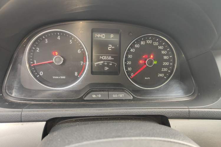 Used Volkswagen Gran Lavida 2013 1.4 TSI Automatic Comfort Model Odometer Close Up