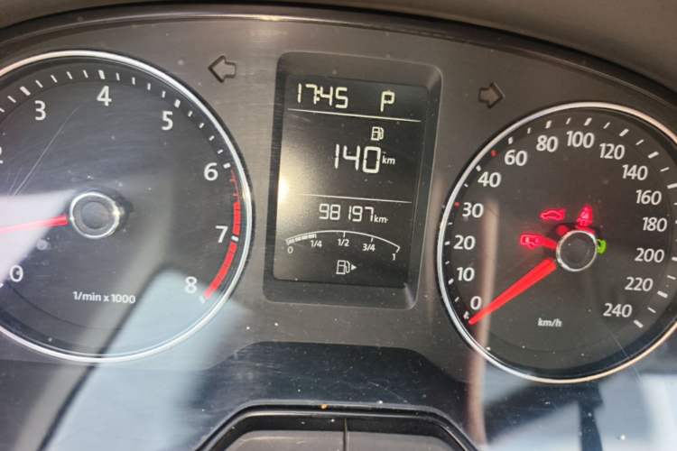 Used Volkswagen Gran Lavida 2013 1.4 TSI Automatic Comfort Model Odometer Close Up