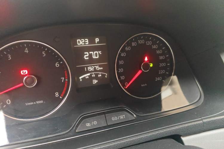 Used Volkswagen Gran Lavida 2013 1.6L Automatic Comfort Model Odometer Close Up
