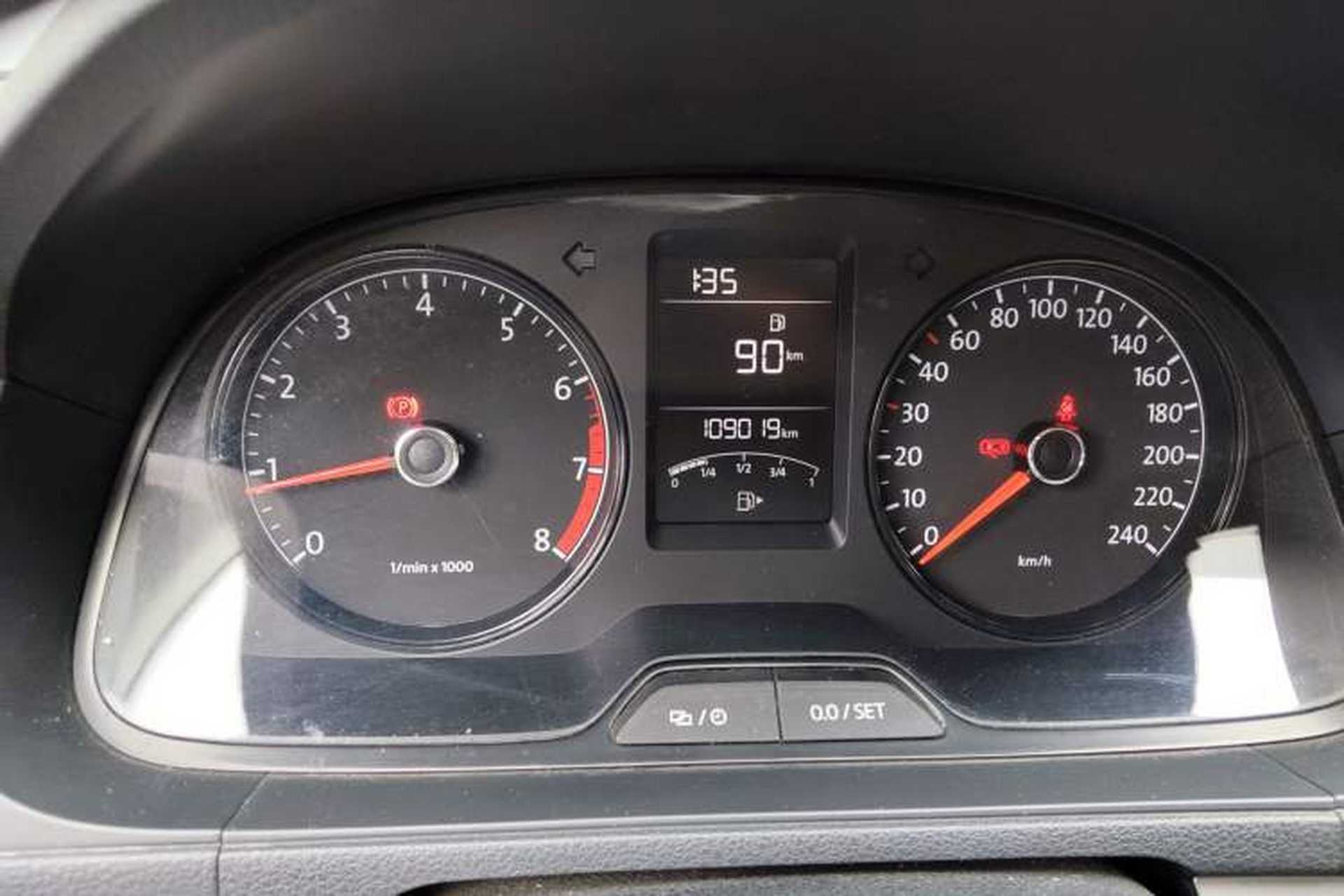 Used Volkswagen Gran Lavida 2013 1.6L Manual Fashion Model Odometer Close Up
