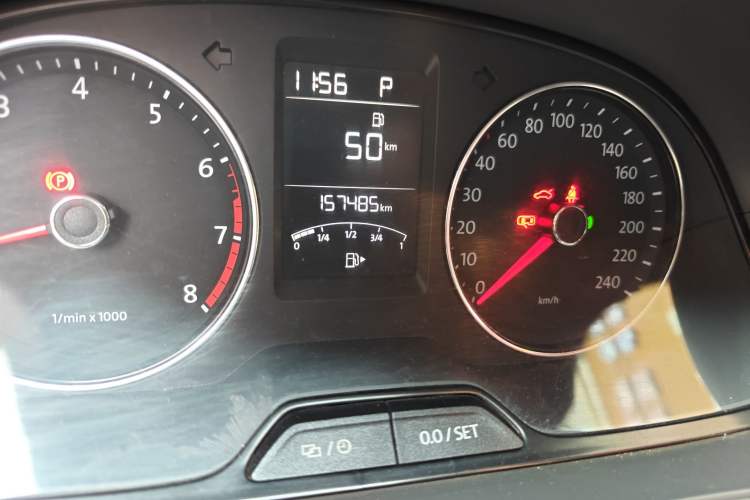 Used Volkswagen Gran Lavida 2013 1.4 TSI Automatic Luxury Model Odometer Close Up