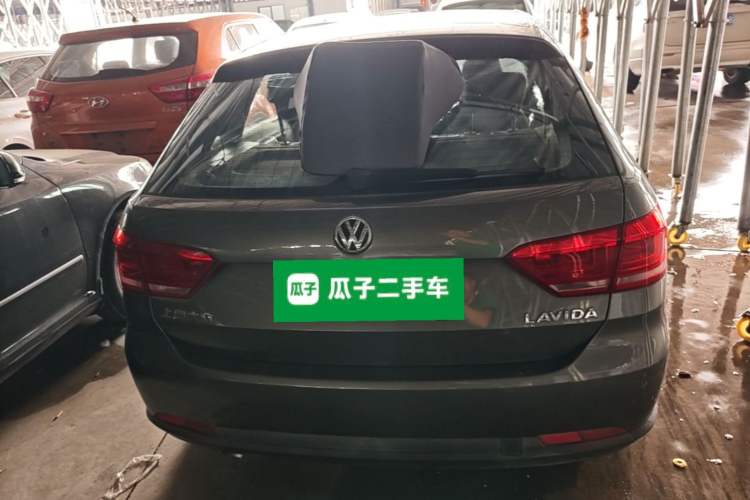 Used Volkswagen Gran Lavida 2013 1.6L Manual Fashion Model Rear