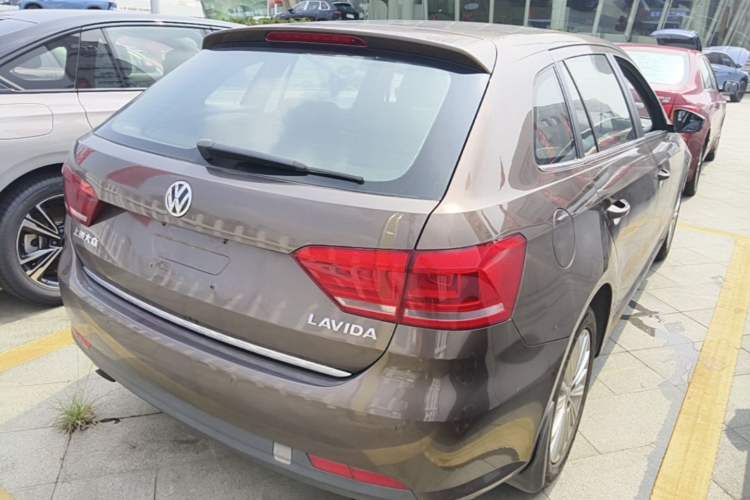 Used Volkswagen Gran Lavida 2013 1.6L Automatic Comfort Model Rear Right 45 Deg