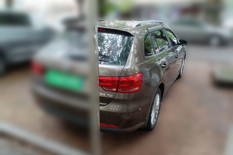 Used Volkswagen Gran Lavida 2013 1.4 TSI Automatic Comfort Model Rear Right 45 Deg
