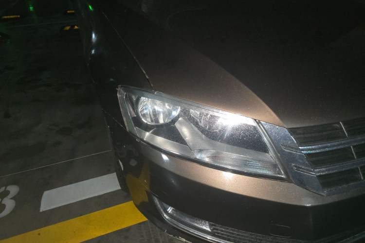 Used Volkswagen Gran Lavida 2013 1.4 TSI Automatic Luxury Model Right Front Headlight
