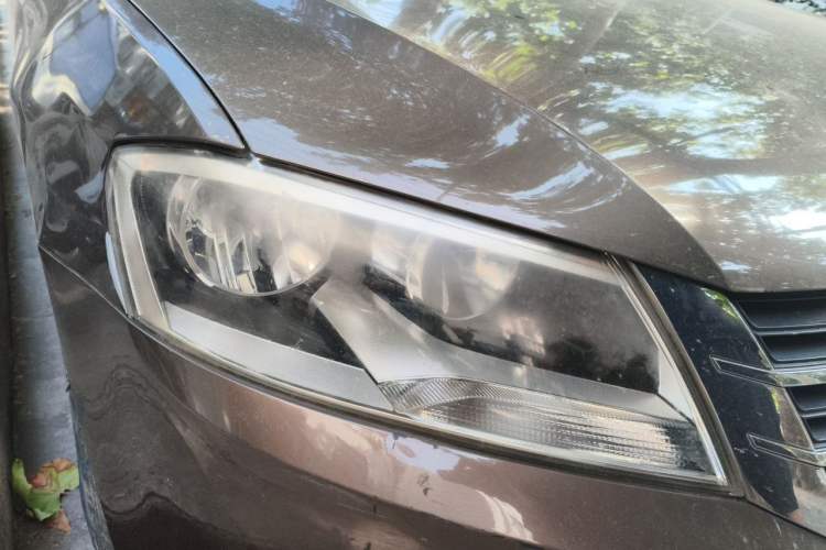 Used Volkswagen Gran Lavida 2013 1.6L Manual Fashion Model Right Front Headlight