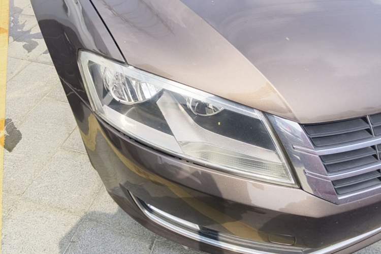 Used Volkswagen Gran Lavida 2013 1.6L Automatic Comfort Model Right Front Headlight