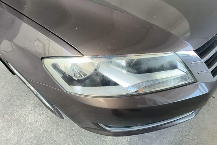 Used Volkswagen Gran Lavida 2013 1.4 TSI Automatic Comfort Model Right Front Headlight
