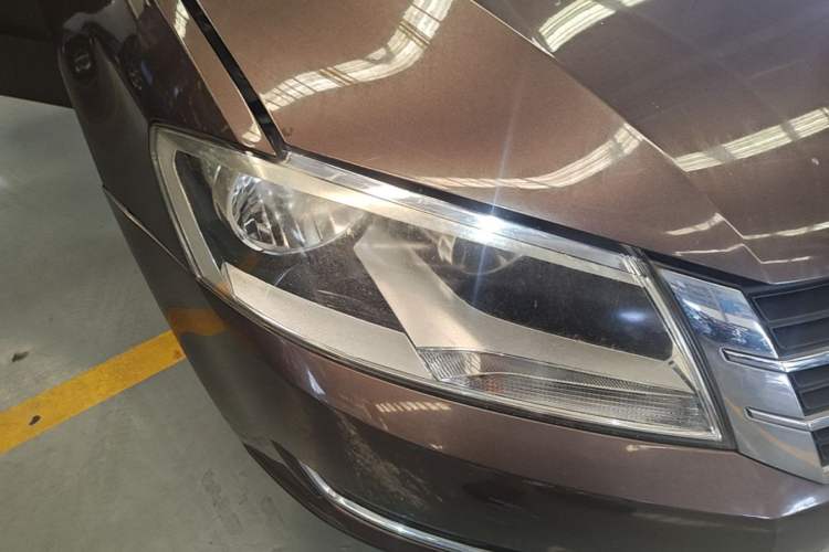 Used Volkswagen Gran Lavida 2013 1.6L Automatic Comfort Model Right Front Headlight