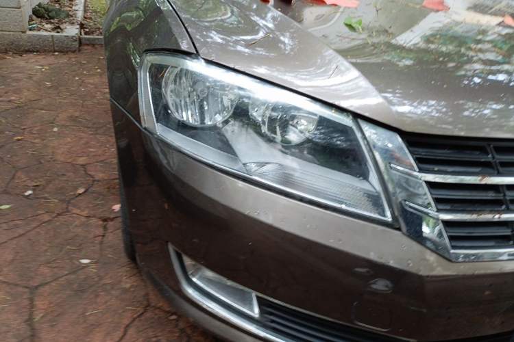 Used Volkswagen Gran Lavida 2013 1.4 TSI Automatic Comfort Model Right Front Headlight