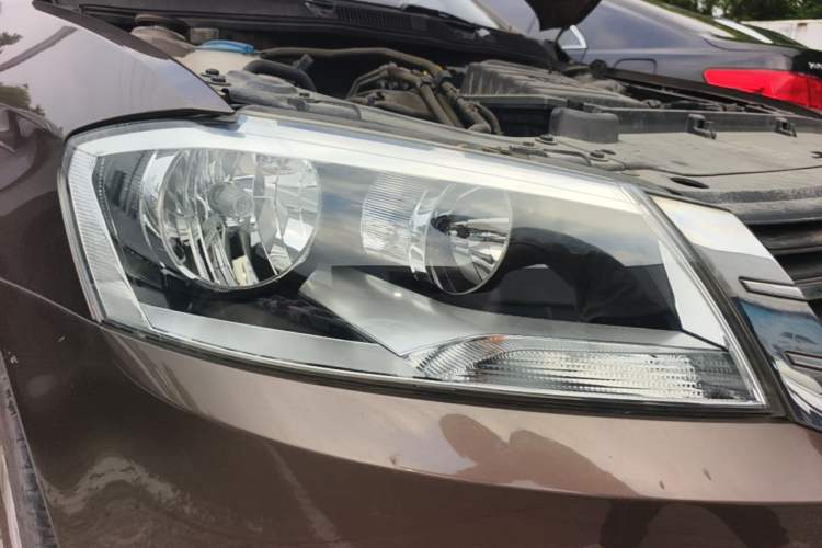 Used Volkswagen Gran Lavida 2013 1.4 TSI Automatic Comfort Model Right Front Headlight