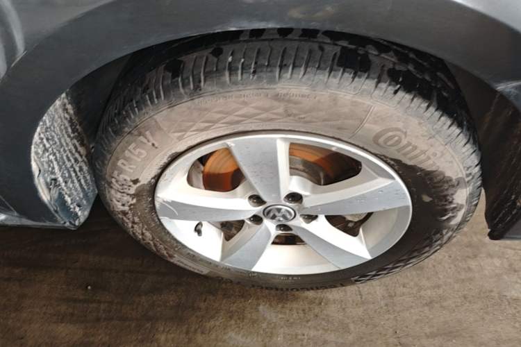 Used Volkswagen Gran Lavida 2013 1.6L Manual Fashion Model Right Front Wheel Hub