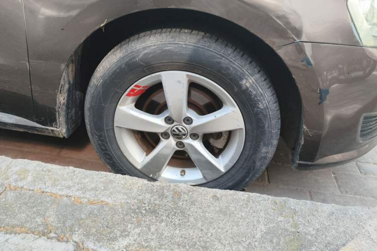 Used Volkswagen Gran Lavida 2013 1.6L Manual Fashion Model Right Front Wheel Hub