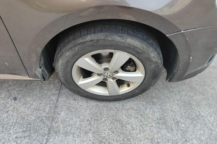 Used Volkswagen Gran Lavida 2013 1.6L Manual Fashion Model Right Front Wheel Hub