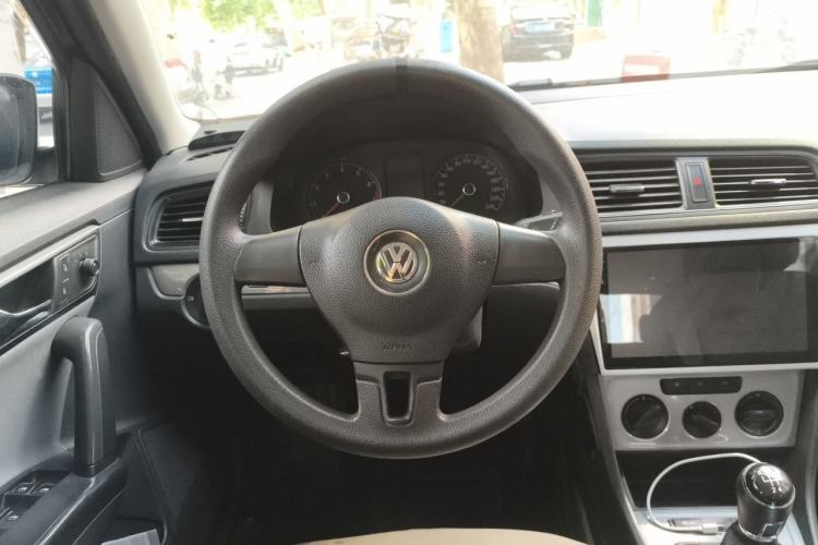 Used Volkswagen Gran Lavida 2013 1.6L Manual Fashion Model Steering Wheel