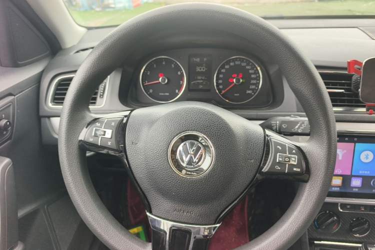 Used Volkswagen Gran Lavida 2013 1.6L Automatic Comfort Model Steering Wheel