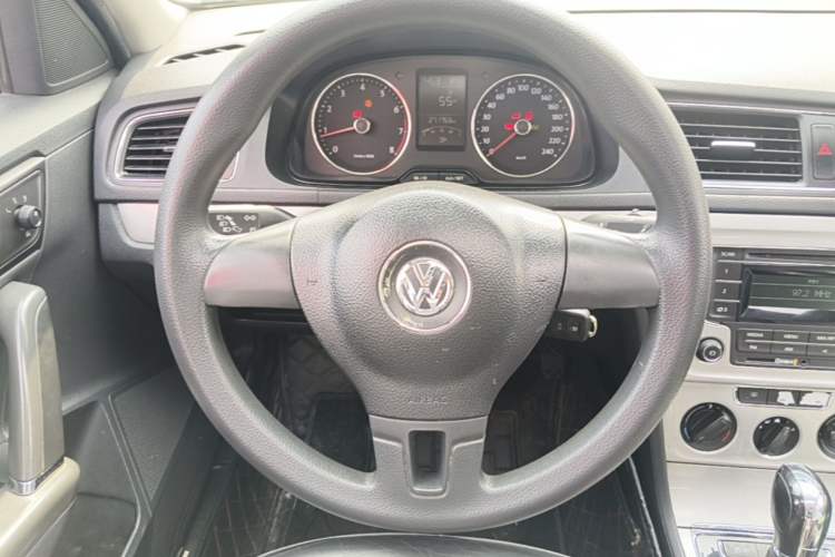 Used Volkswagen Gran Lavida 2013 1.6L Automatic Comfort Model Steering Wheel