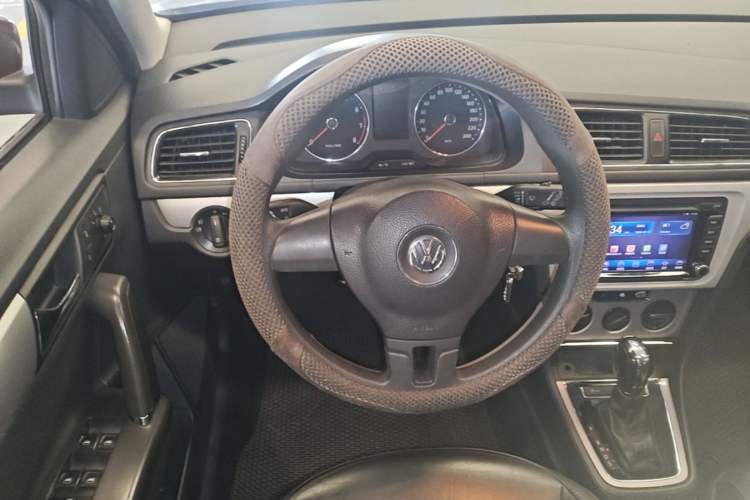 Used Volkswagen Gran Lavida 2013 1.6L Automatic Comfort Model Steering Wheel