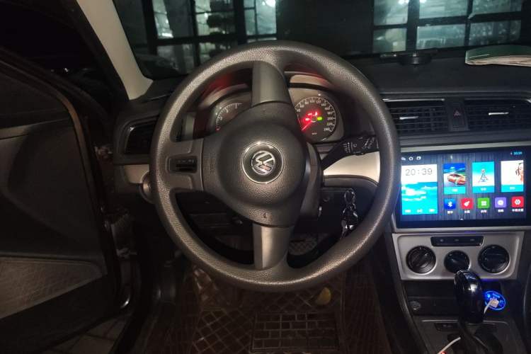 Used Volkswagen Gran Lavida 2013 1.6L Automatic Fashion Model Steering Wheel
