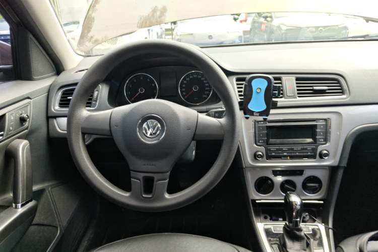 Used Volkswagen Gran Lavida 2013 1.6L Automatic Comfort Model Steering Wheel