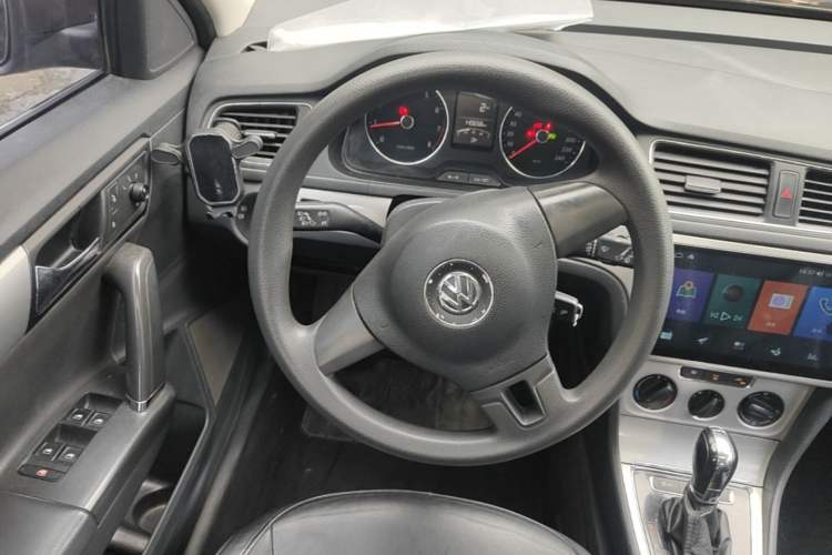 Used Volkswagen Gran Lavida 2013 1.4 TSI Automatic Comfort Model Steering Wheel