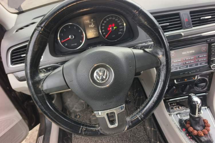 Used Volkswagen Gran Lavida 2013 1.4 TSI Automatic Comfort Model Steering Wheel