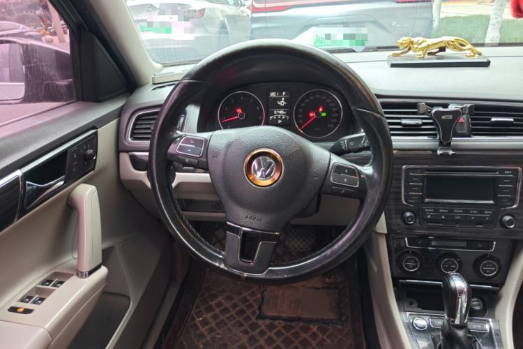 Used Volkswagen Gran Lavida 2013 1.4 TSI Automatic Luxury Model Steering Wheel