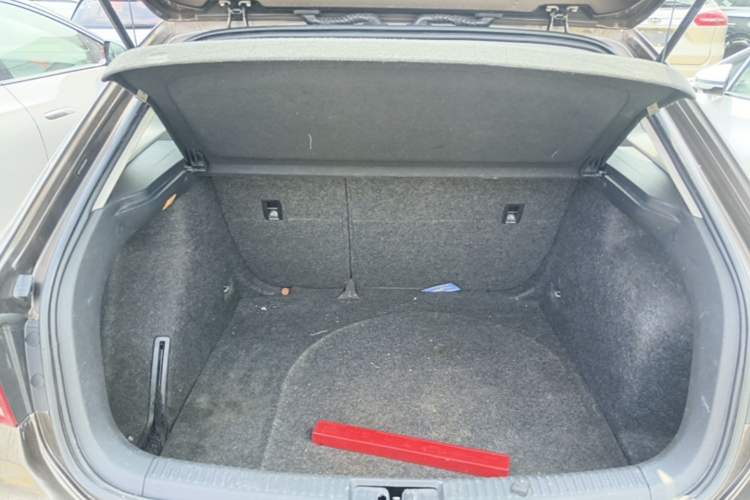 Used Volkswagen Gran Lavida 2013 1.6L Automatic Comfort Model Trunk