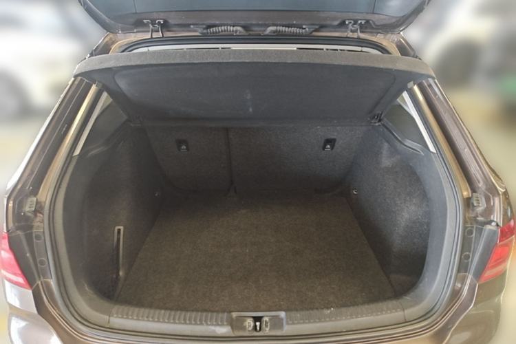 Used Volkswagen Gran Lavida 2013 1.6L Automatic Comfort Model Trunk