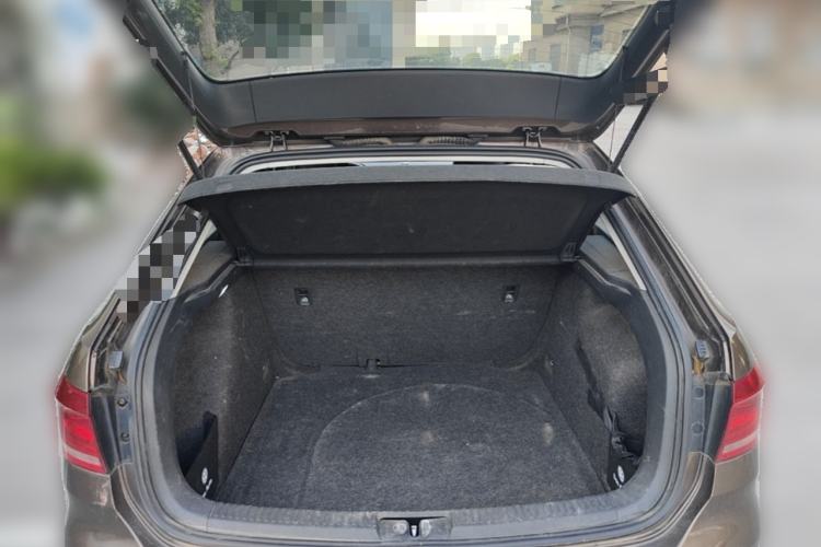 Used Volkswagen Gran Lavida 2013 1.6L Manual Fashion Model Trunk