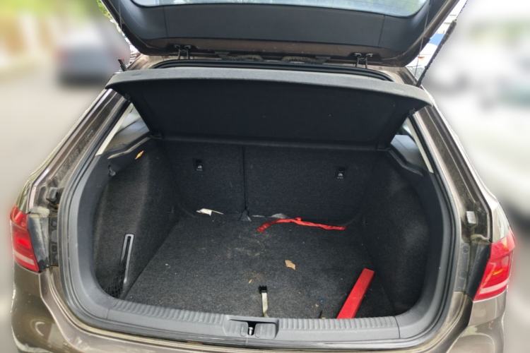 Used Volkswagen Gran Lavida 2013 1.6L Automatic Comfort Model Trunk
