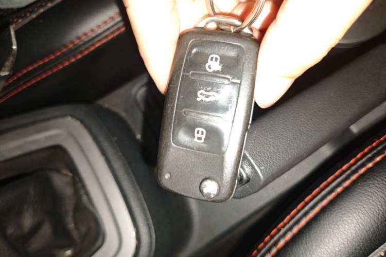 Used Volkswagen Gran Lavida 2013 1.6L Manual Fashion Model Vehicle Key