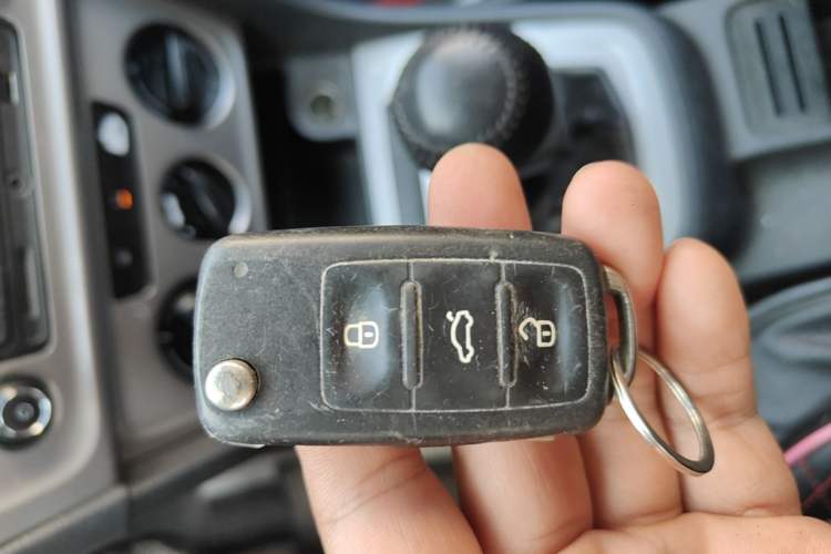 Used Volkswagen Gran Lavida 2013 1.6L Manual Fashion Model Vehicle Key
