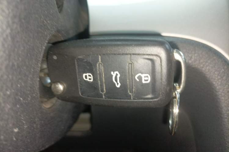 Used Volkswagen Gran Lavida 2013 1.6L Automatic Fashion Model Vehicle Key