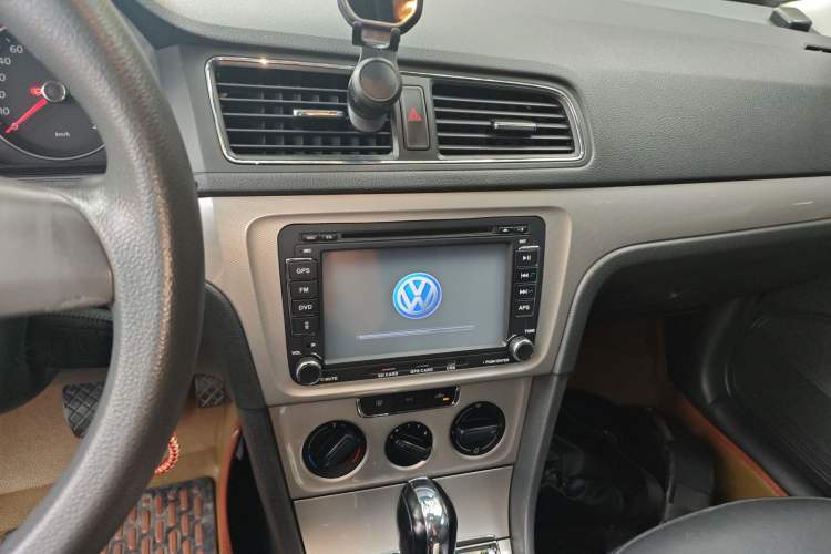 Used Volkswagen Gran Lavida 2013 1.6L Automatic Comfort Model Audio And AC Panel