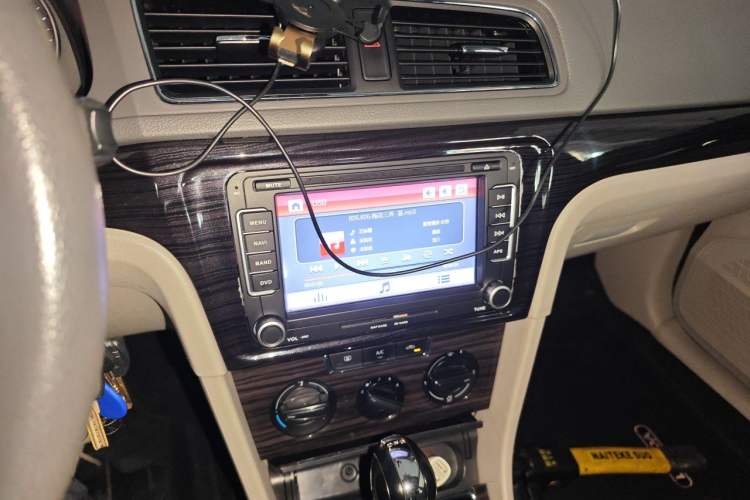 Used Volkswagen Gran Lavida 2013 1.4 TSI Automatic Comfort Model Audio And AC Panel